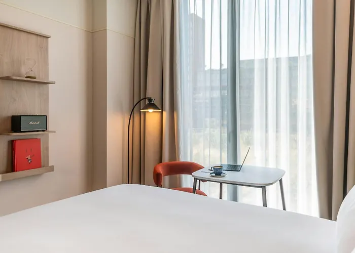 The Social Hub Poblenou فندق 4*