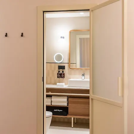 The Social Hub Poblenou Hotel 4*